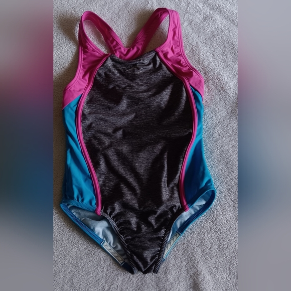 Speedo swimsuit size 8 - Picture 4 of 4